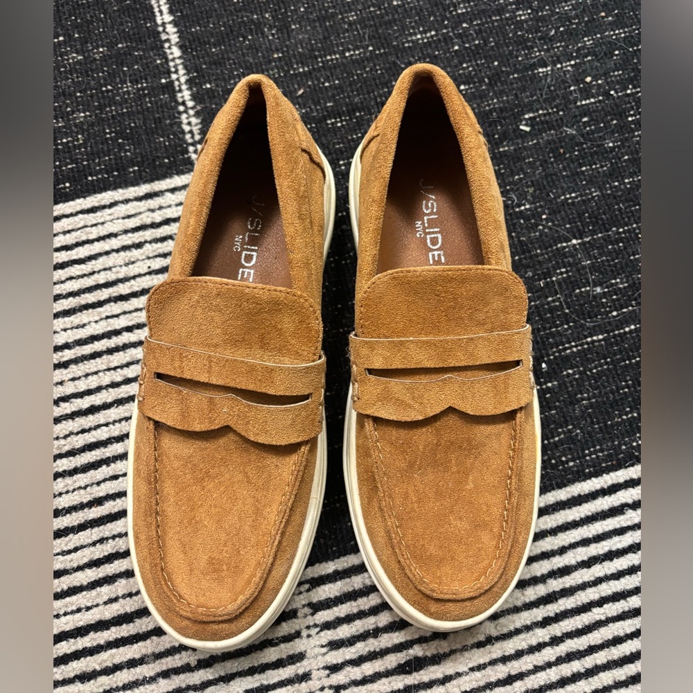 Women’s Tan Suede Loafers size 5